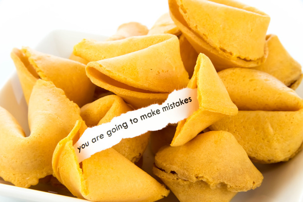 fortune cookie - u zijn gaan te maken fouten openen  - Foto, afbeelding
