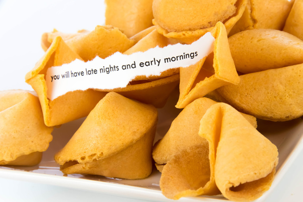 fortune cookie - u zal hebben laat nachten en vroege Mornin openen - Foto, afbeelding