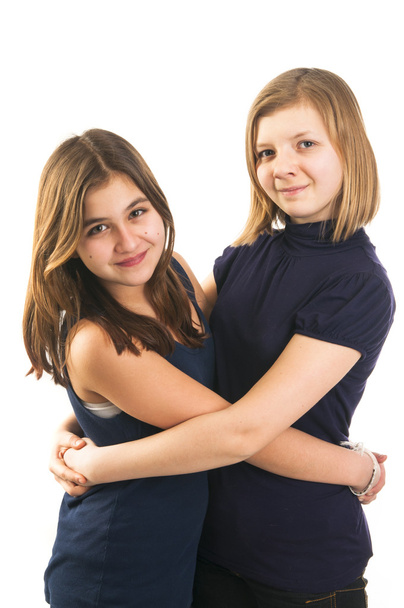 Τα κορίτσια εφήβων που αγκαλιάζουν - Φωτογραφία, εικόνα