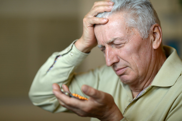 Elderly man treated by medicines - Foto, Bild