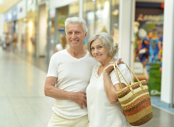 senior couple in  shopping center - Фото, зображення