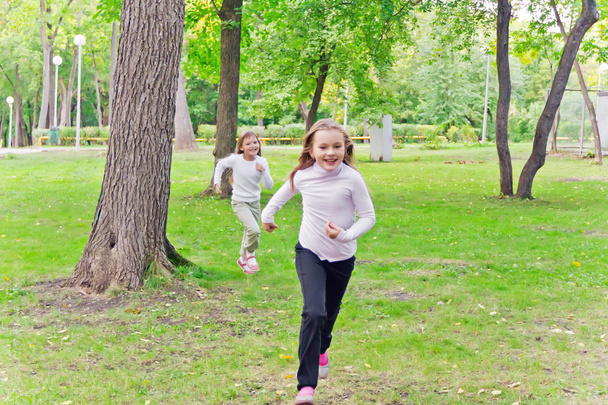 Cute two running girls - Fotografie, Obrázek