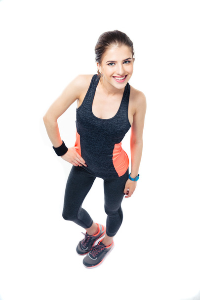 Sonriente mujer fitness posando sobre fondo blanco
 - Foto, imagen