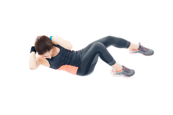 Женщина делает упражнения для мышц живота
 - Фото, изображение