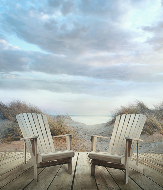 Puinen kansi tuolit, hiekkadyynit ja valtameri
 - Valokuva, kuva