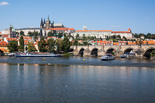 Castello di Praga in una giornata di sole
 - Foto, immagini