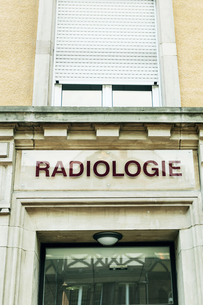 Radiologie zingen boven deur - Foto, afbeelding