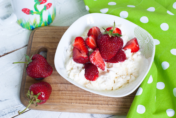 Curd with yogurt and strawberries - Photo, Image