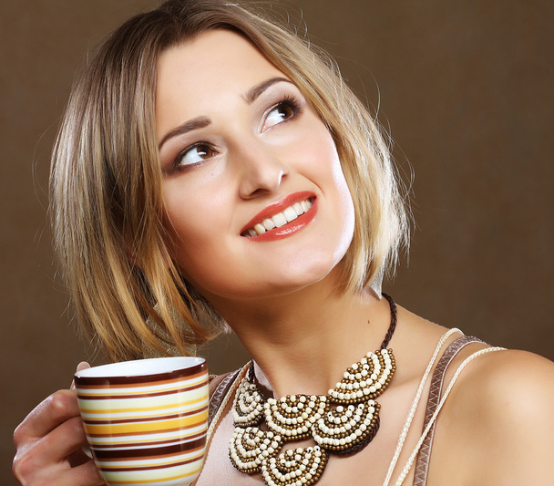 young pretty woman drinking coffee - Foto, Imagem