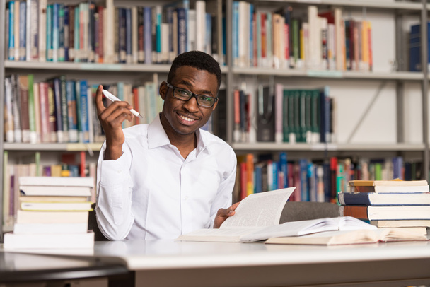 African Man Studying In A Library - Foto, afbeelding