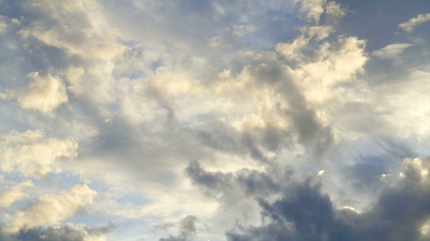 kaunis pilvinen taivas kultainen valo
 - Materiaali, video