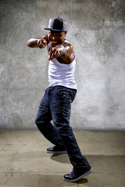 man posing hip hop dance - Foto, Bild
