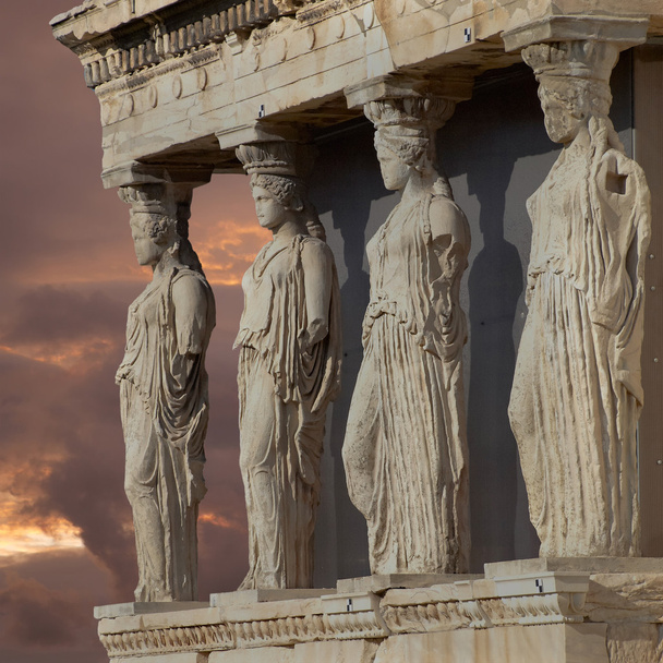 Cariátides, en la Acrópolis de Atenas, Grecia
 - Foto, imagen