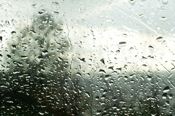 Gotas de lluvia sobre vidrio. Gotas de lluvia sobre vidrio automotriz
 - Foto, imagen