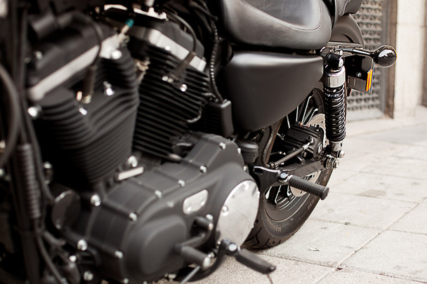 Детально чорний мотоцикл
 - Фото, зображення