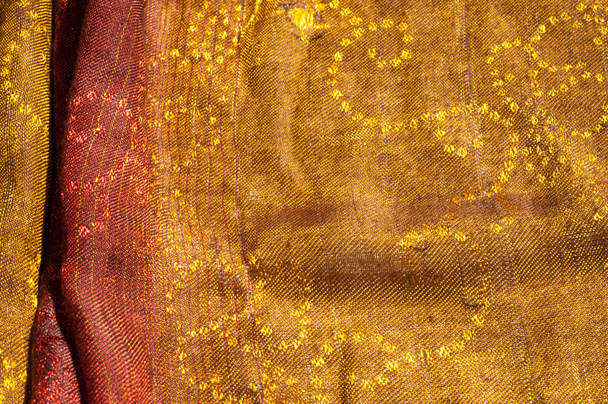 La texture du tissu de laine jaune rouge doré
 - Photo, image