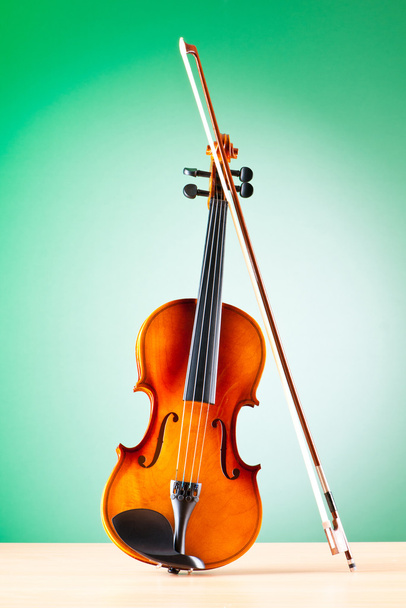 Concepto musical con violín
 - Foto, Imagen
