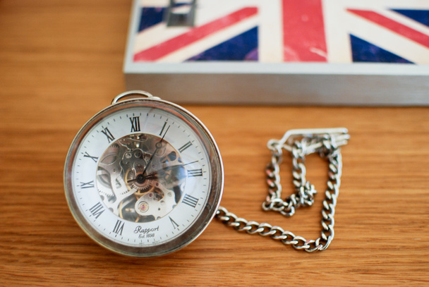 Vintage óra és brit zászló - Fotó, kép