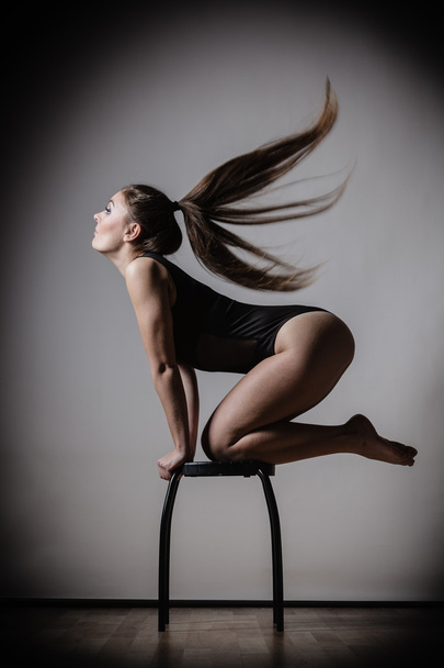 Atletic woman  posing - Zdjęcie, obraz