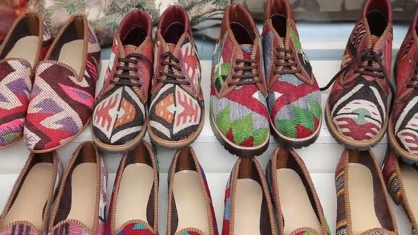 Tradycyjne tureckie buty w mieście Stambuł - Materiał filmowy, wideo
