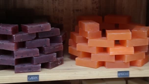 különböző kézműves szappanok - Felvétel, videó
