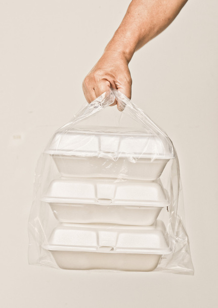 tenant un sac en plastique transparent
 - Photo, image