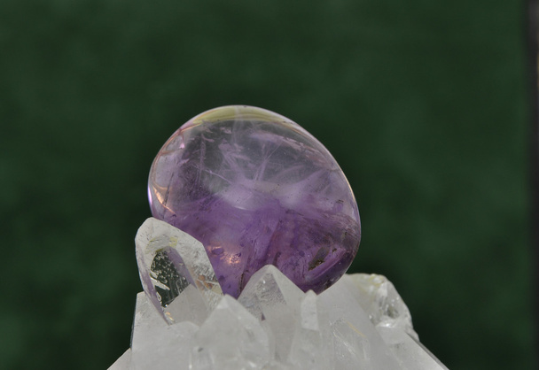 Amethyst auf Bergkristall - Foto, Bild
