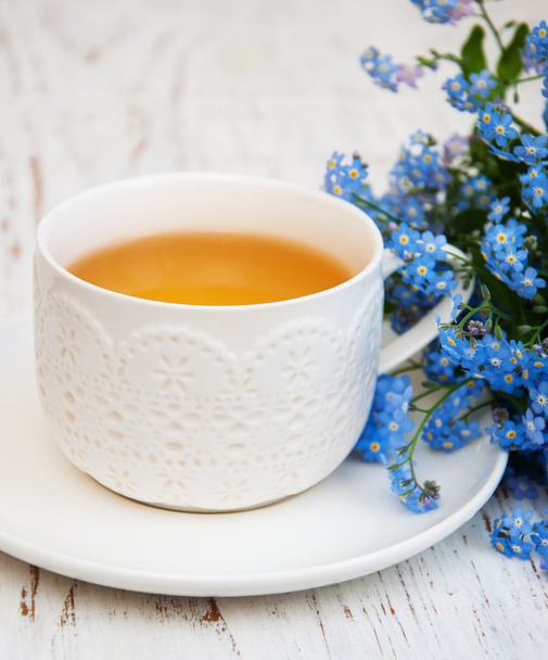 Taza de té no me olvides flores
 - Foto, imagen