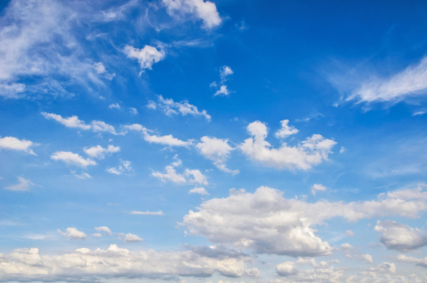 Cielo azul y nubes blancas - Foto, Imagen