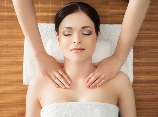 Mulher no procedimento de massagem spa
 - Foto, Imagem