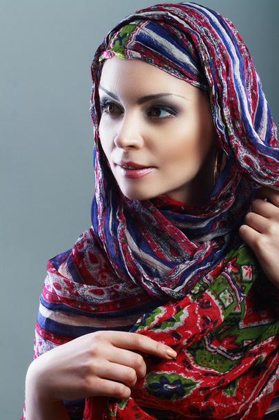 Arabic woman wearing head scarf - Фото, изображение