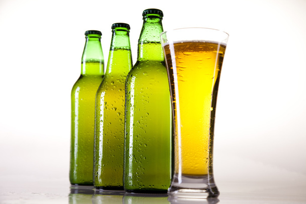 Bottiglia di birra e vetro - Foto, immagini