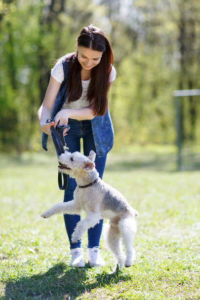 muotokuva kaunis nuori tyttö hänen koiransa
   - Valokuva, kuva