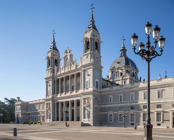 Cathédrale d'Almudena, Madrid
 - Photo, image
