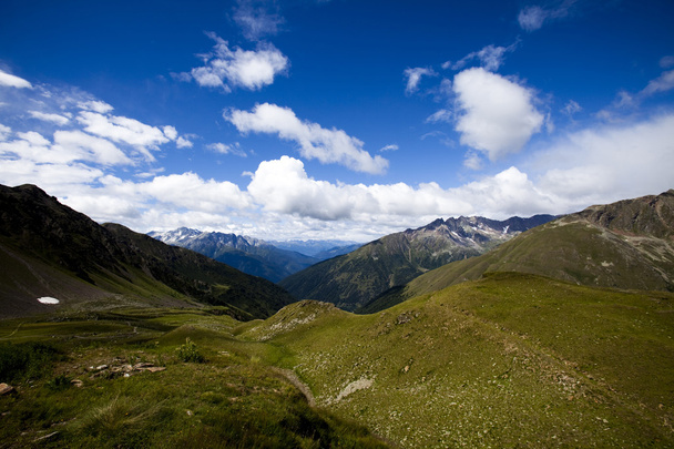 Ορεινή κοιλάδα - Φωτογραφία, εικόνα