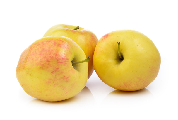  ripe apple on white background - 写真・画像