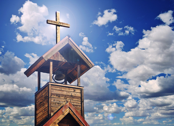 Zvonice s kříže a nebeské světlo - Fotografie, Obrázek