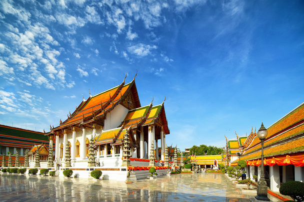 Wat Suthat Thepphawararam with blue sky background - Zdjęcie, obraz