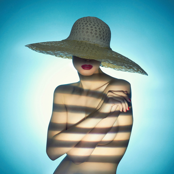 sexy naked woman in hat - Φωτογραφία, εικόνα