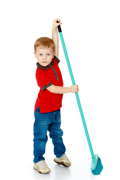 Little boy sweeping the floor brush - Valokuva, kuva