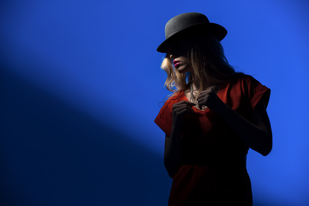 Contrast portrait of sexy blonde in a red hat - Zdjęcie, obraz
