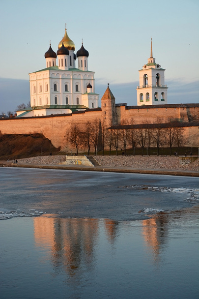 Pskov Krom gün batımında - Fotoğraf, Görsel