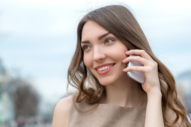 Young woman talking on cell phone - Photo, Image