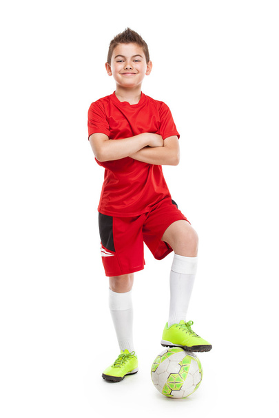 giovane calciatore in piedi con calcio
 - Foto, immagini