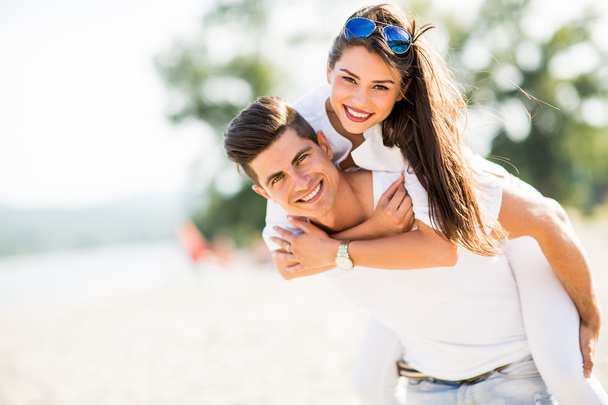 Young couple on the beach - Foto, Bild