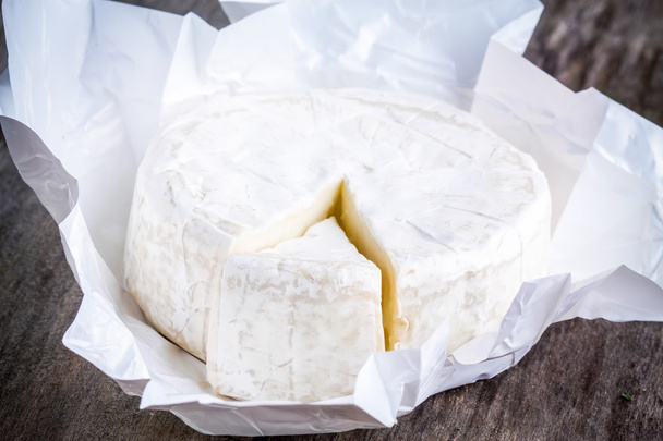 Сыр и порция Камамбера
 - Фото, изображение