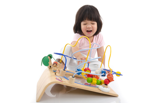 Asiático bebé jugando educación juguete
 - Foto, imagen