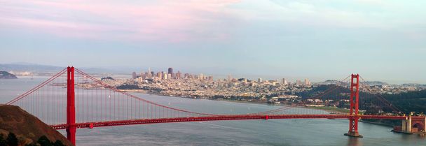 Golden Gate Bridge et San Francisco Skyline
 - Photo, image