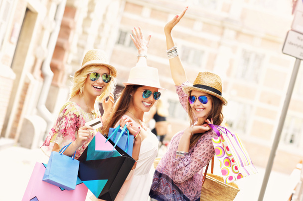 Grupo de amigos felices de compras
 - Foto, Imagen