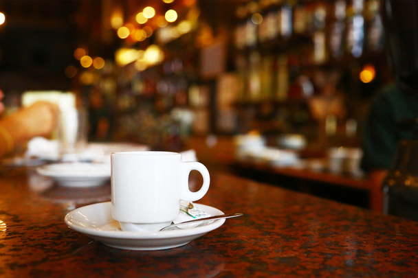 φλιτζάνι καφέ για μπαρ μετρητή - Φωτογραφία, εικόνα
